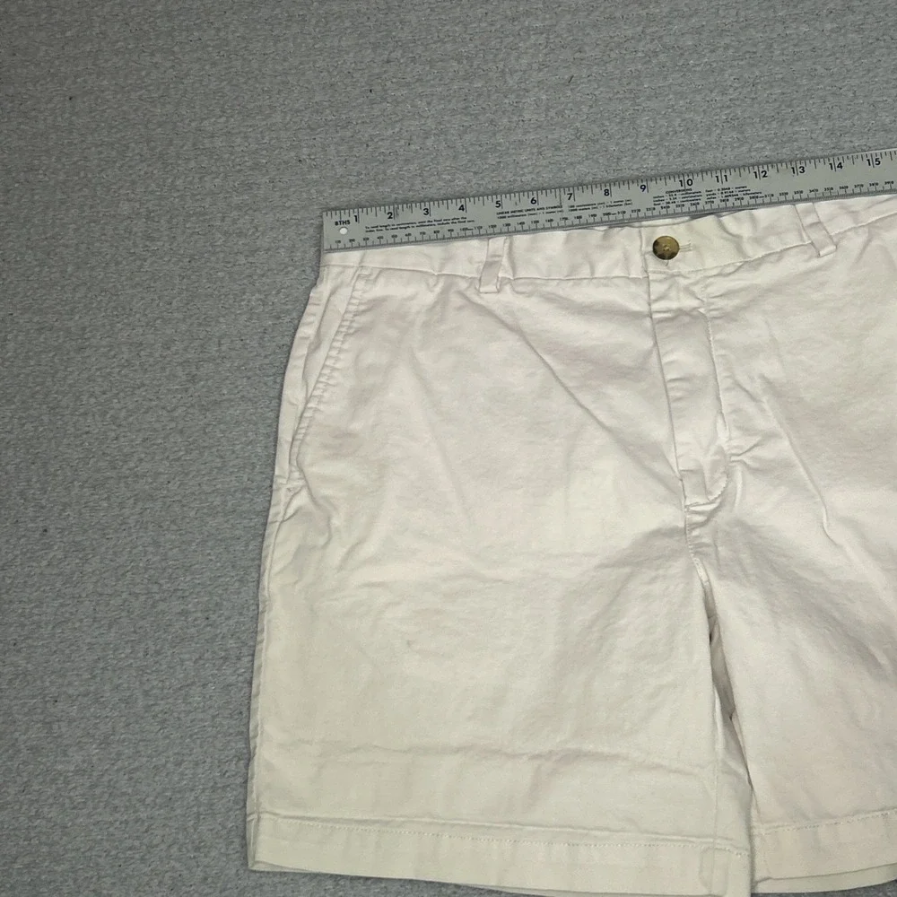 Vineyard Vines Men's Flat Front Shorts Off White Seashell Golfing Dad Short 36R